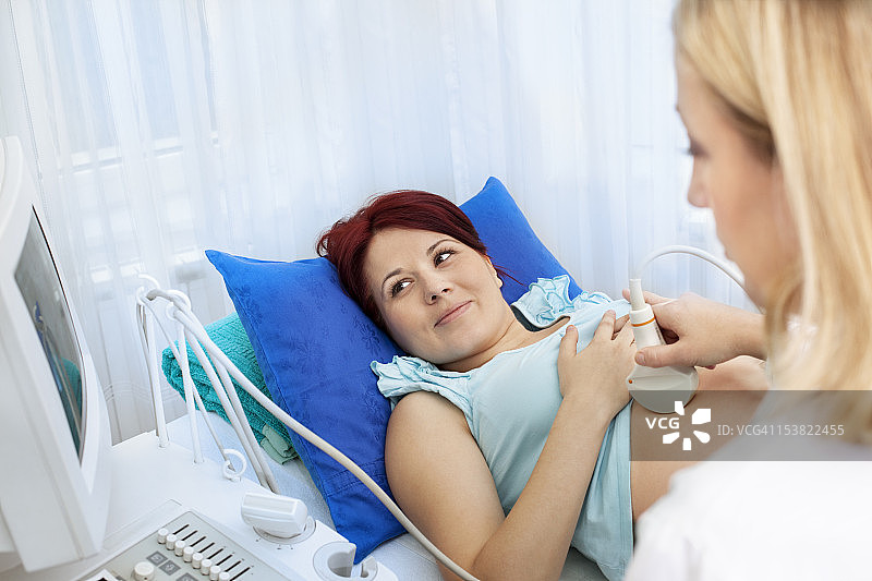 孕妇做超声波检查图片素材