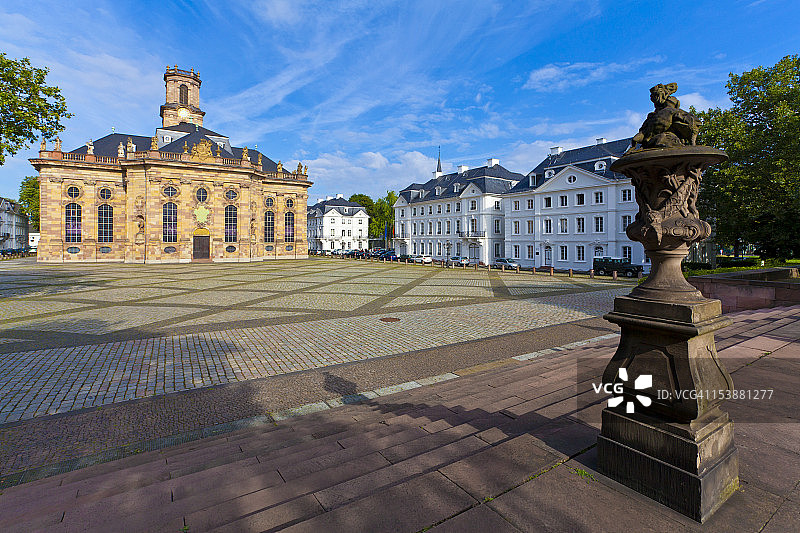 萨尔布吕肯路德维希广场的路德维希教堂图片素材