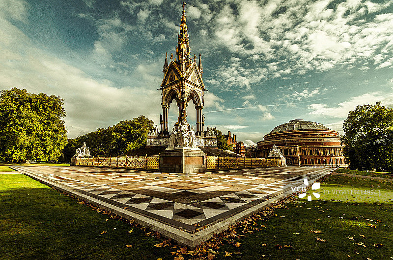 阿尔伯特纪念碑和皇家阿尔伯特音乐厅图片素材