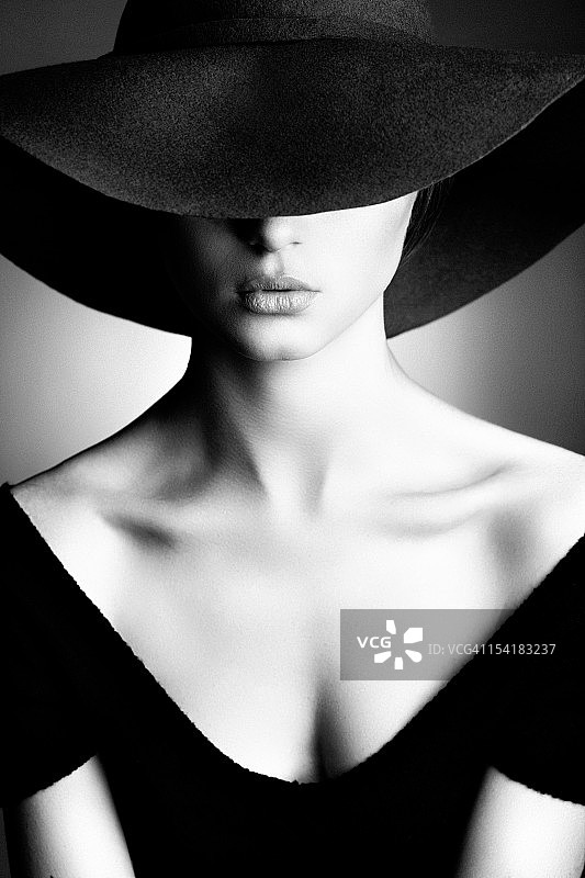 复古风格的美丽女人照片图片素材