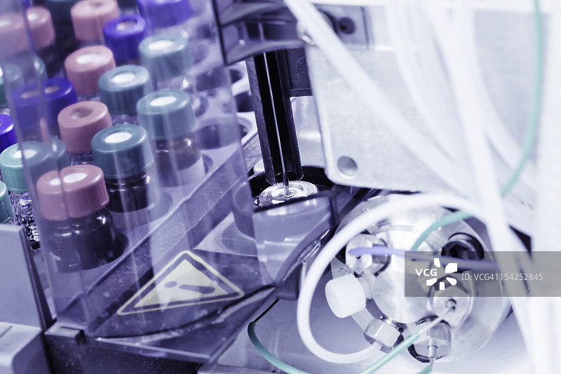 实验室设备机器人手臂工作图片素材