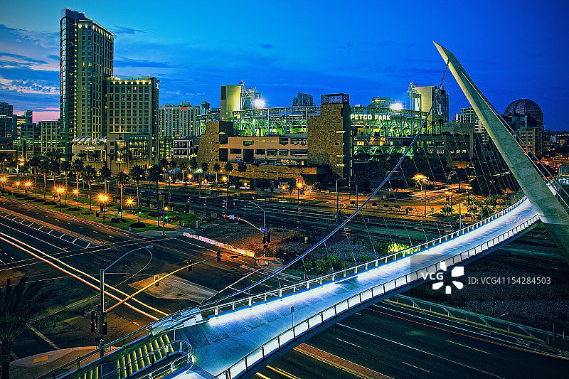 加利福尼亚州圣地亚哥海港大道人行天桥图片素材