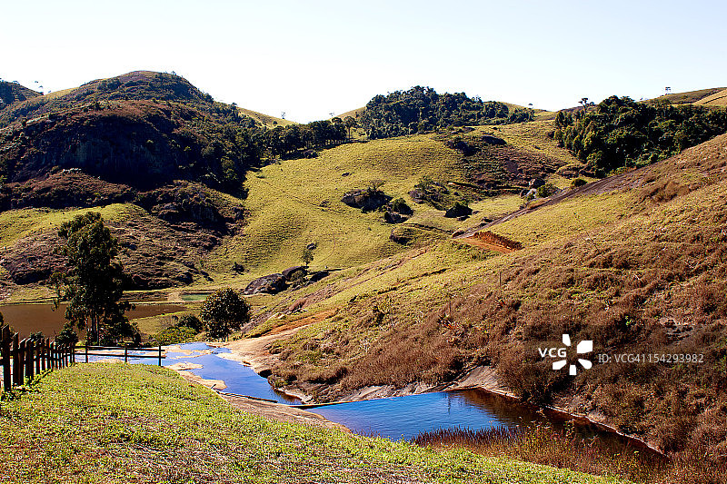 城堡小溪图片素材