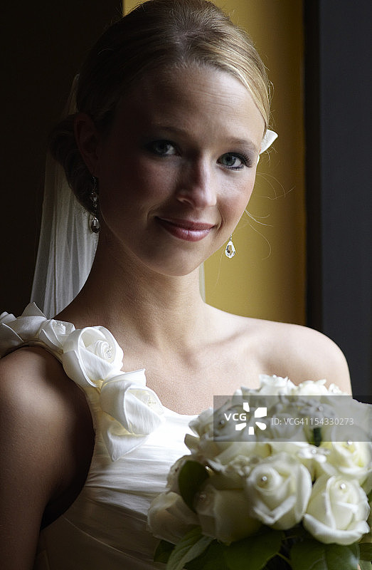 新娘步入礼堂前的肖像图片素材