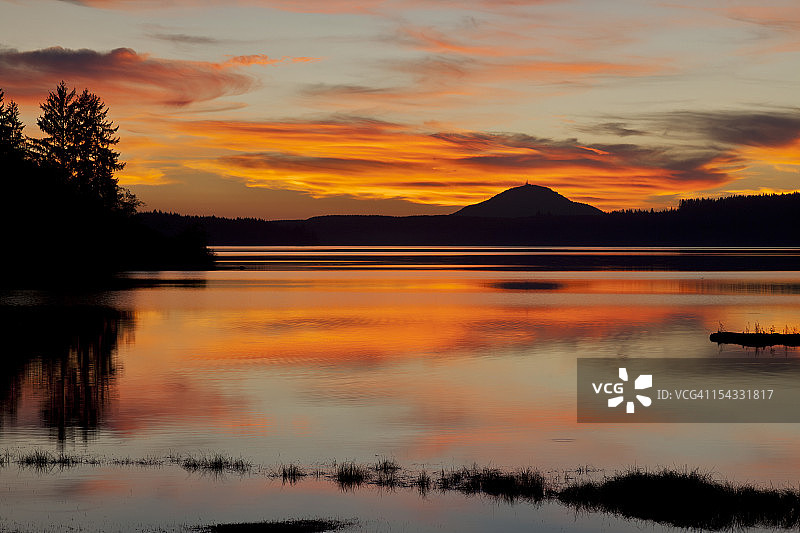 美国华盛顿州奎纳尔特湖日落图片素材