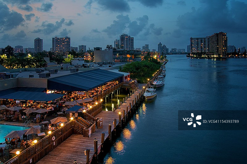 阳光明媚的海滩图片素材