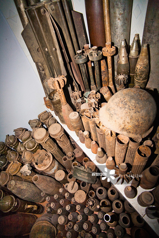 展出的废弃军事武器图片素材