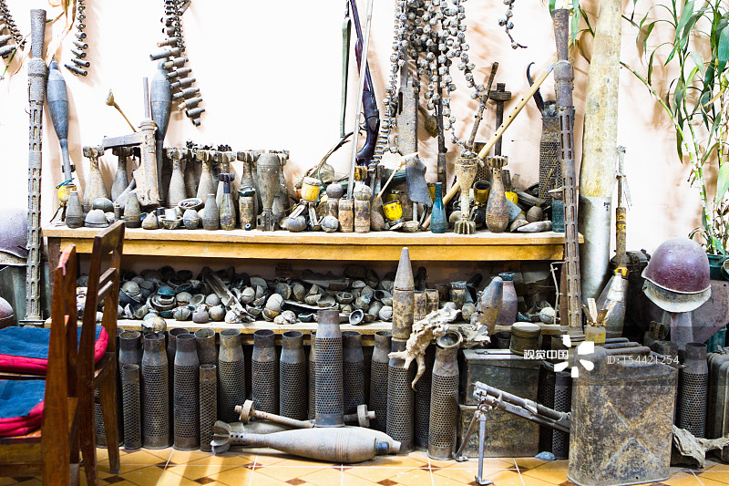 展出的废弃军事武器图片素材