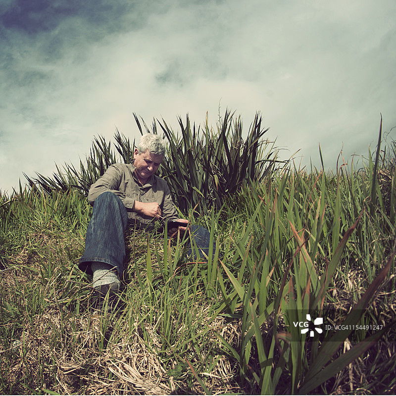 人阅读的书图片素材