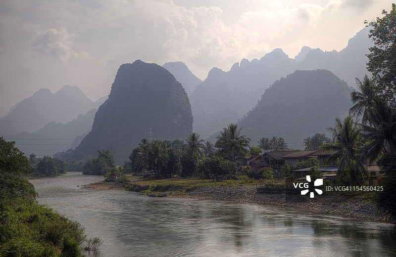 万荣-顺流而下图片素材
