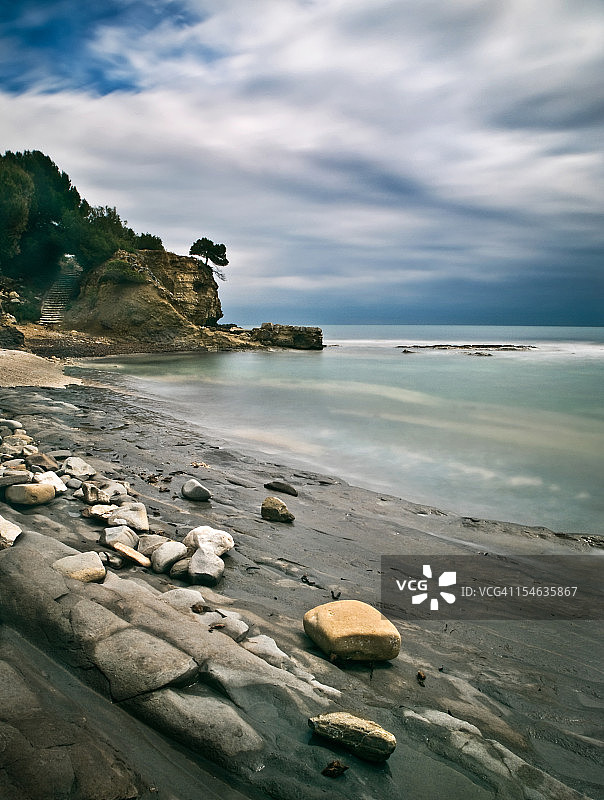 西班牙白色海岸海滩的日落图片素材
