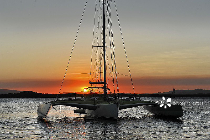 奋进河三体船图片素材