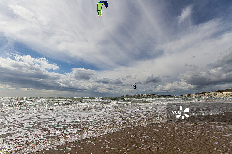 在疯狂的天空中飞翔图片素材