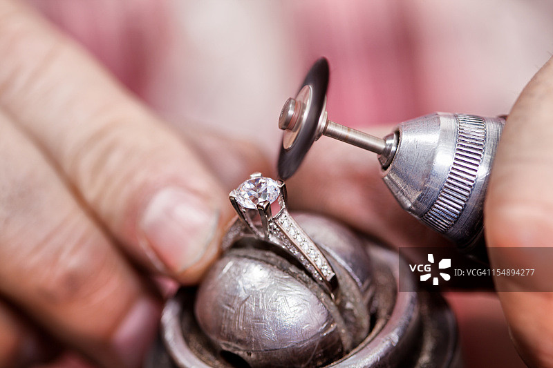 修理钻石戒指图片素材