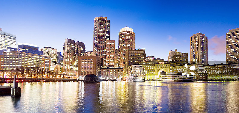 美国波士顿罗伊斯码头夜景天际线图片素材