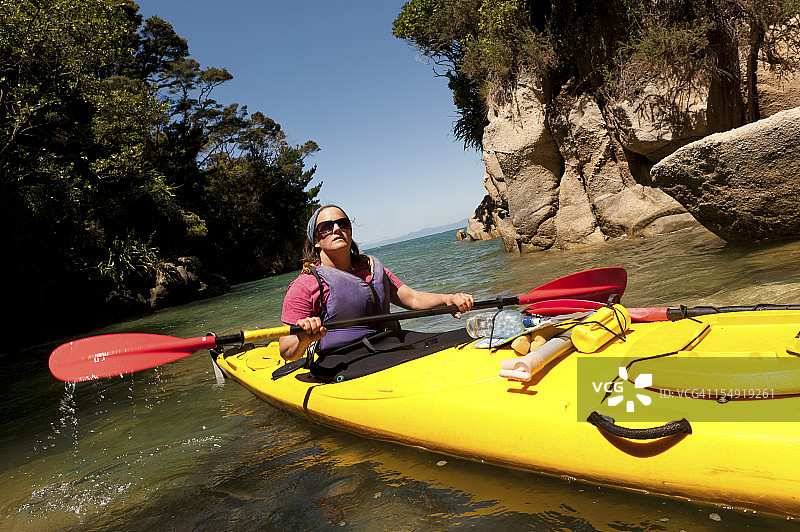 在亚伯塔斯曼划皮划艇图片素材