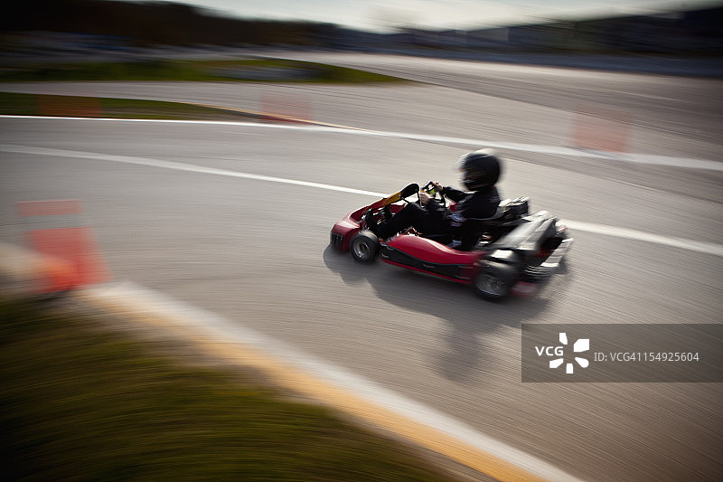 卡丁车比赛（模糊效果）图片素材
