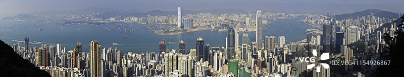 从中国香港太平山顶俯瞰海港全景图片素材