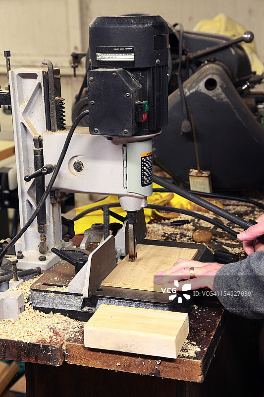 木工车间榫眼钻床图片素材
