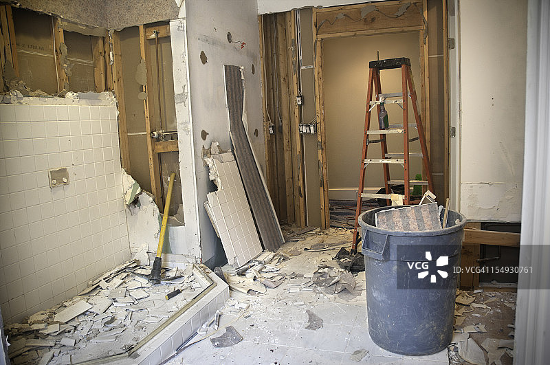 主浴室改造：拆除阶段图片素材