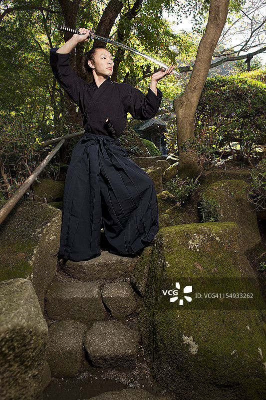 手持武士刀的武士图片素材