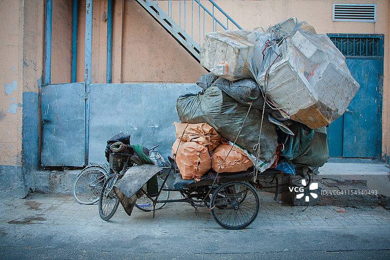 北京街头的垃圾三轮车图片素材