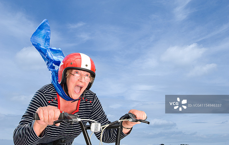 寻求刺激的年长者图片素材