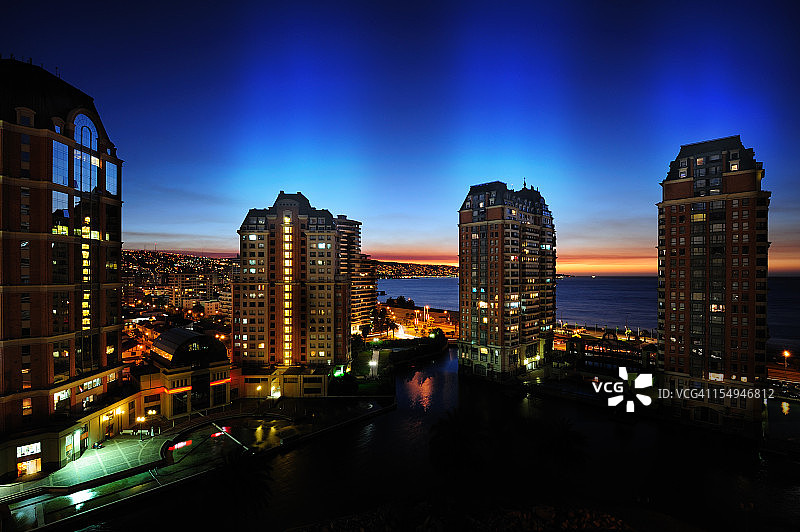 夜幕下的维尼亚德尔马图片素材