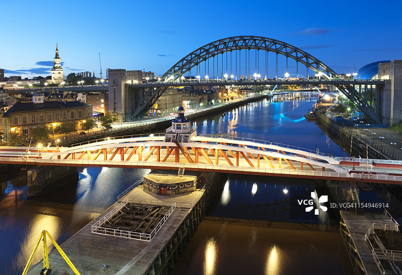 旋转桥和泰恩桥图片素材