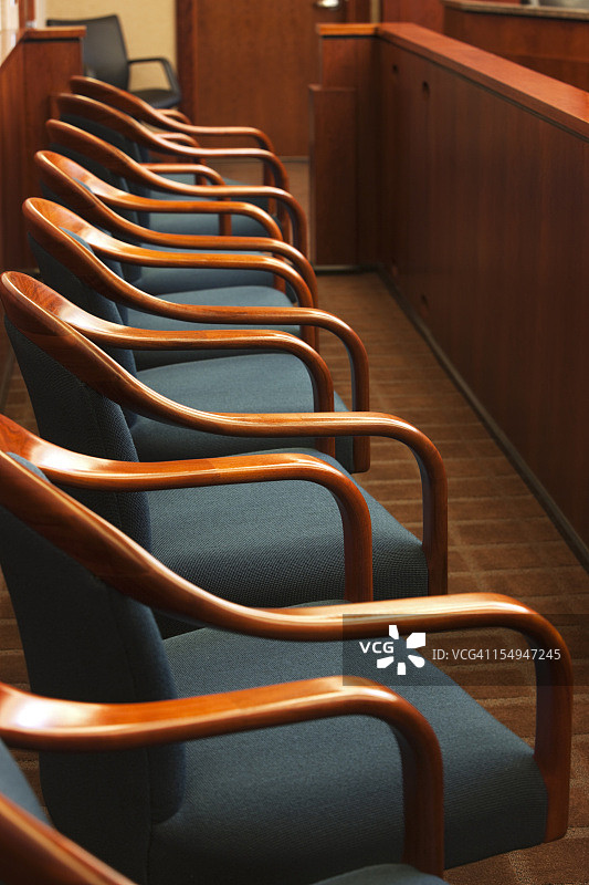 法庭内的陪审团席图片素材
