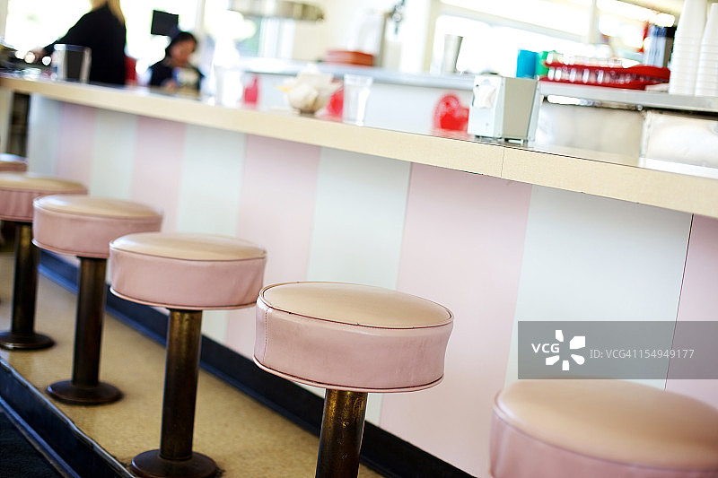 复古冰淇淋苏打水店的凳子图片素材