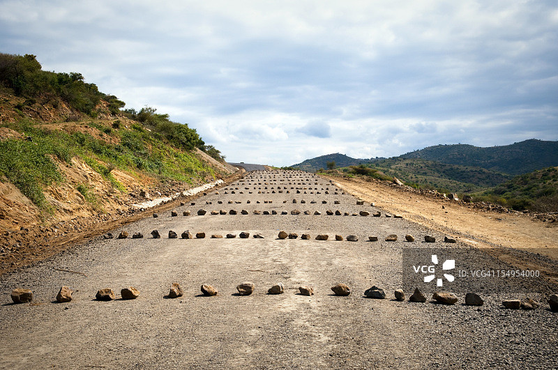 埃塞俄比亚南部非洲道路上的障碍物图片素材