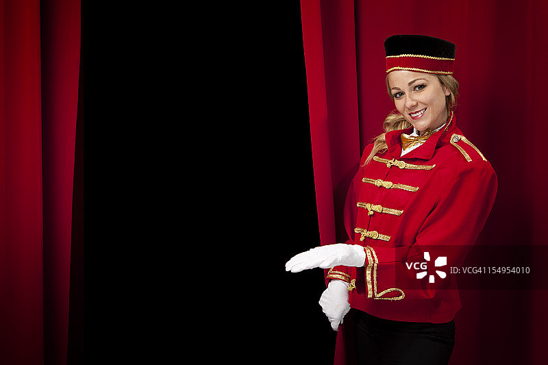 电影院引座员欢迎您观看电影图片素材