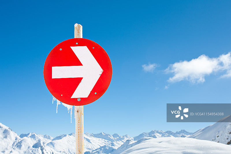 奥地利圣安东滑雪胜地山地景观图片素材
