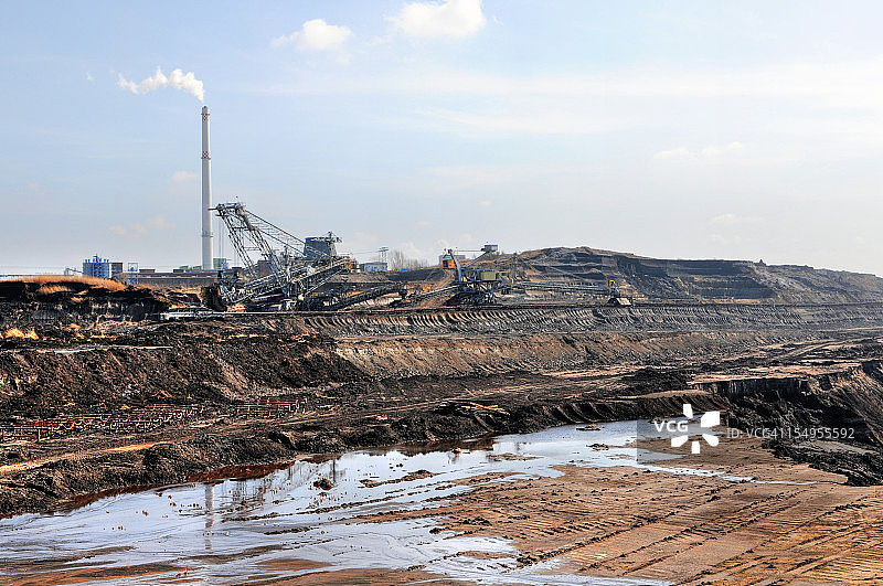 露天煤矿烟尘HDR图片素材