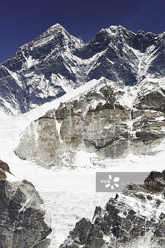 珠穆朗玛峰峰顶俯瞰喜马拉雅冰川，尼泊尔图片素材