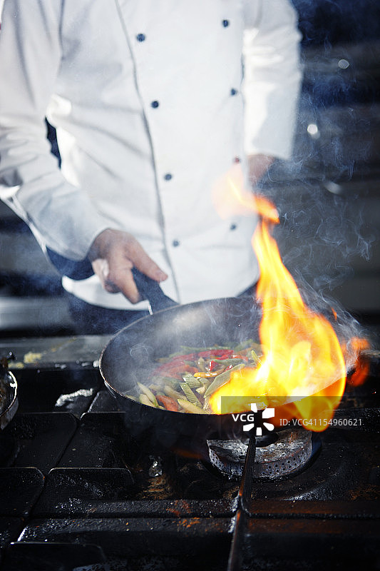 厨师烹饪蔬菜图片素材