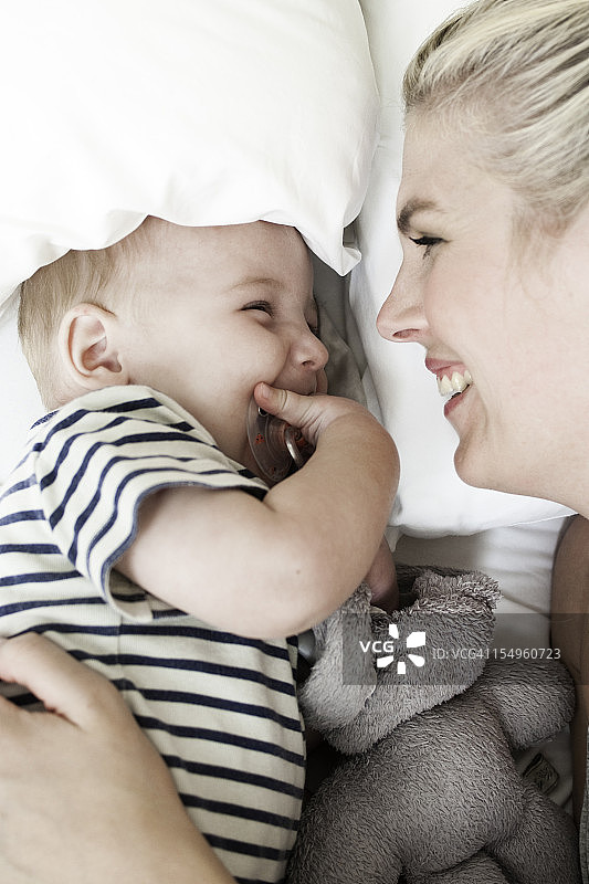 可爱的小男孩图片素材