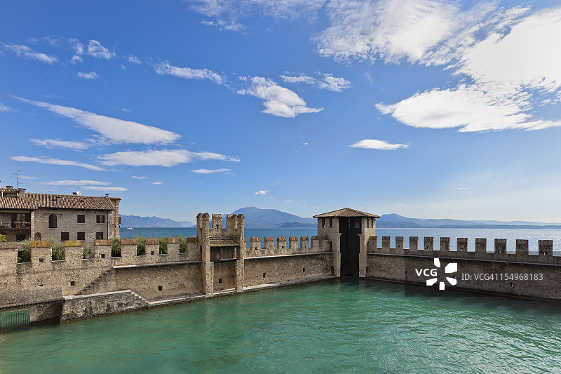 锡尔苗内罗卡斯卡利杰拉城堡特色图片素材