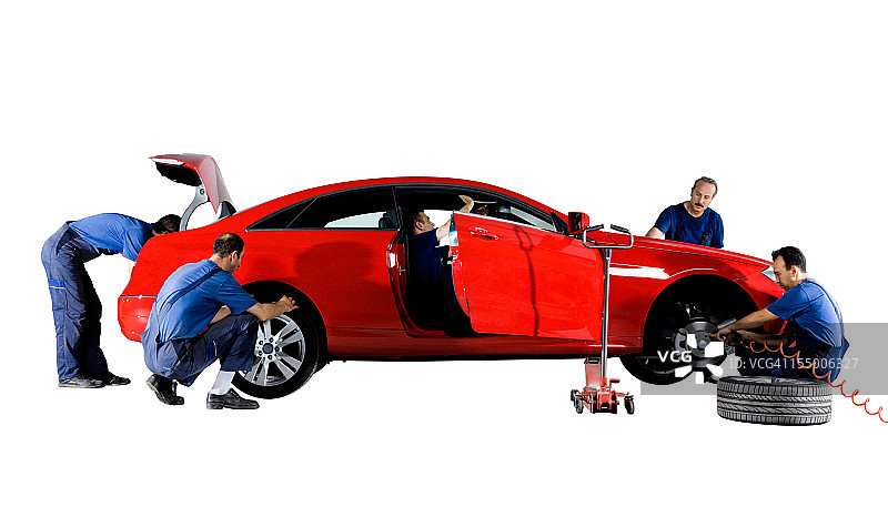 技工修理汽车图片素材