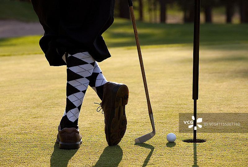 复古高尔夫球手腿部特写图片素材