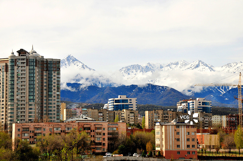阿拉木图天际线图片素材