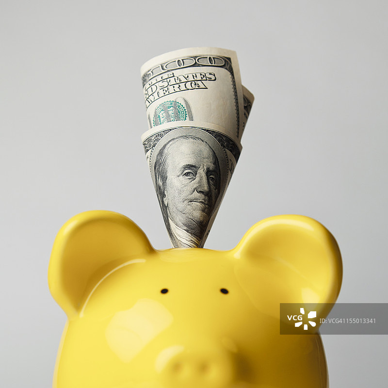 黄色小猪储蓄罐图片素材