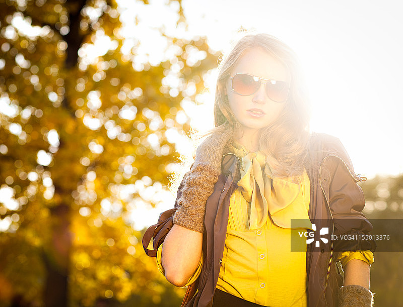 秋天的女孩图片素材