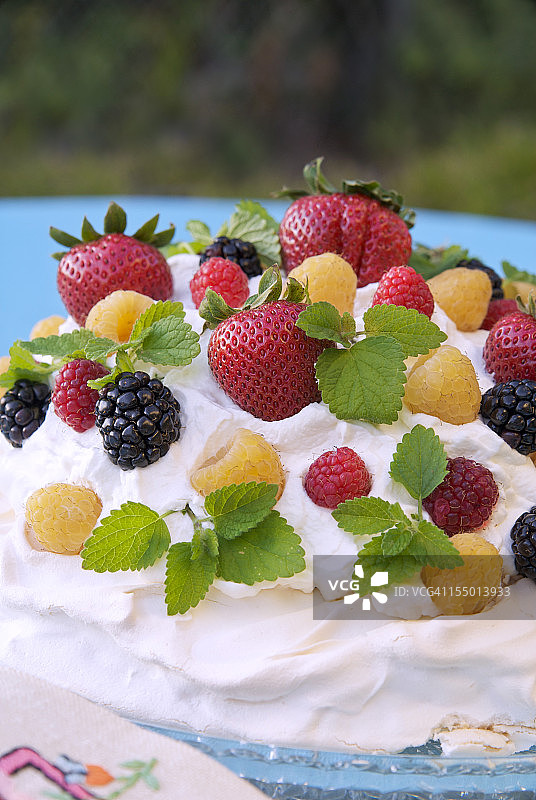 新鲜浆果奶油甜点图片素材
