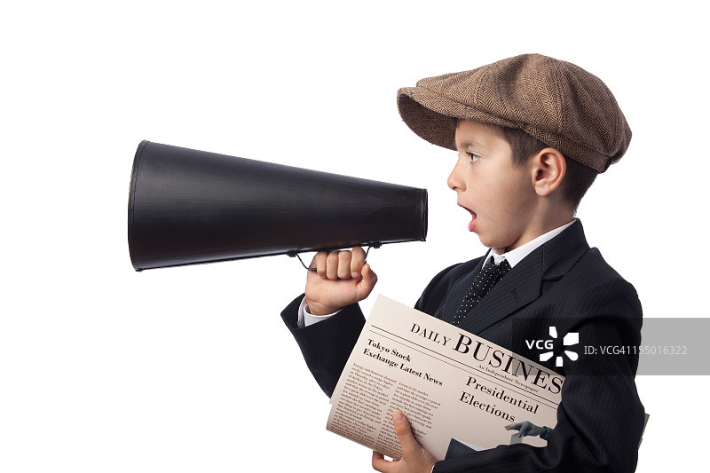 报童拿着报纸，用扩音器喊叫图片素材