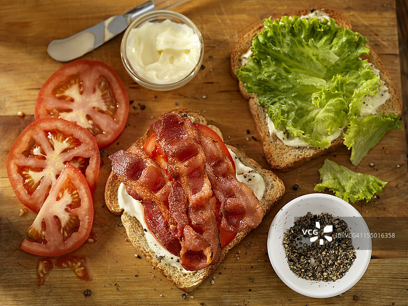 准备BLT三明治图片素材