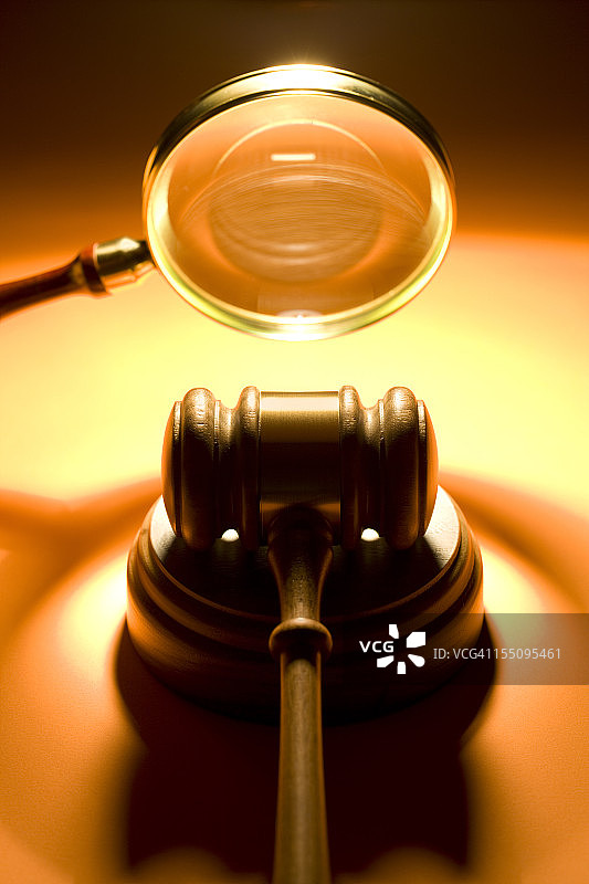 法槌与放大镜图片素材