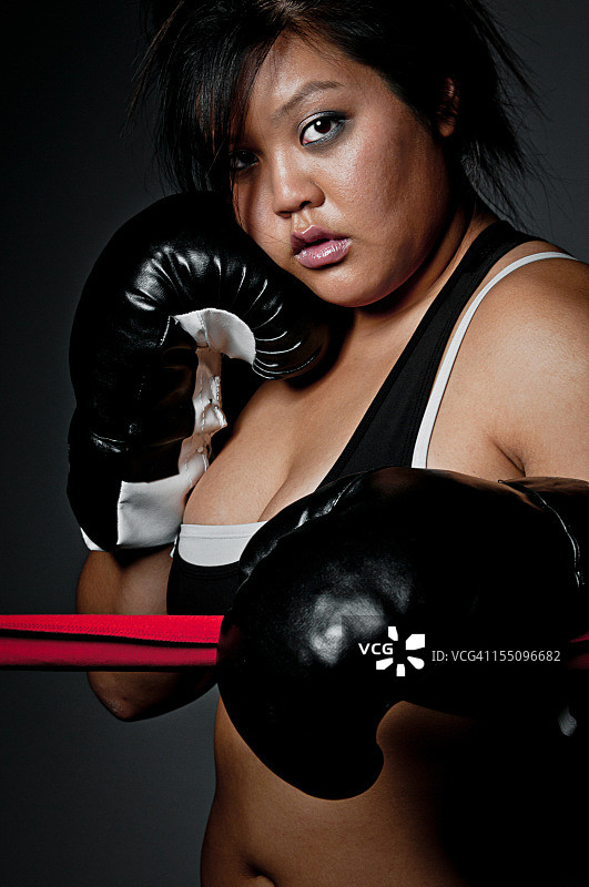 年轻女战士图片素材