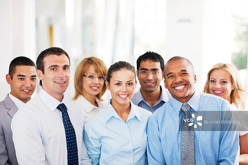 站立着的一群商务人士图片素材